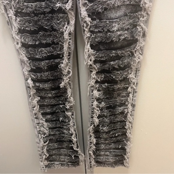 Red Fox Distressed Gray Women Jeans - Picture 4 of 4